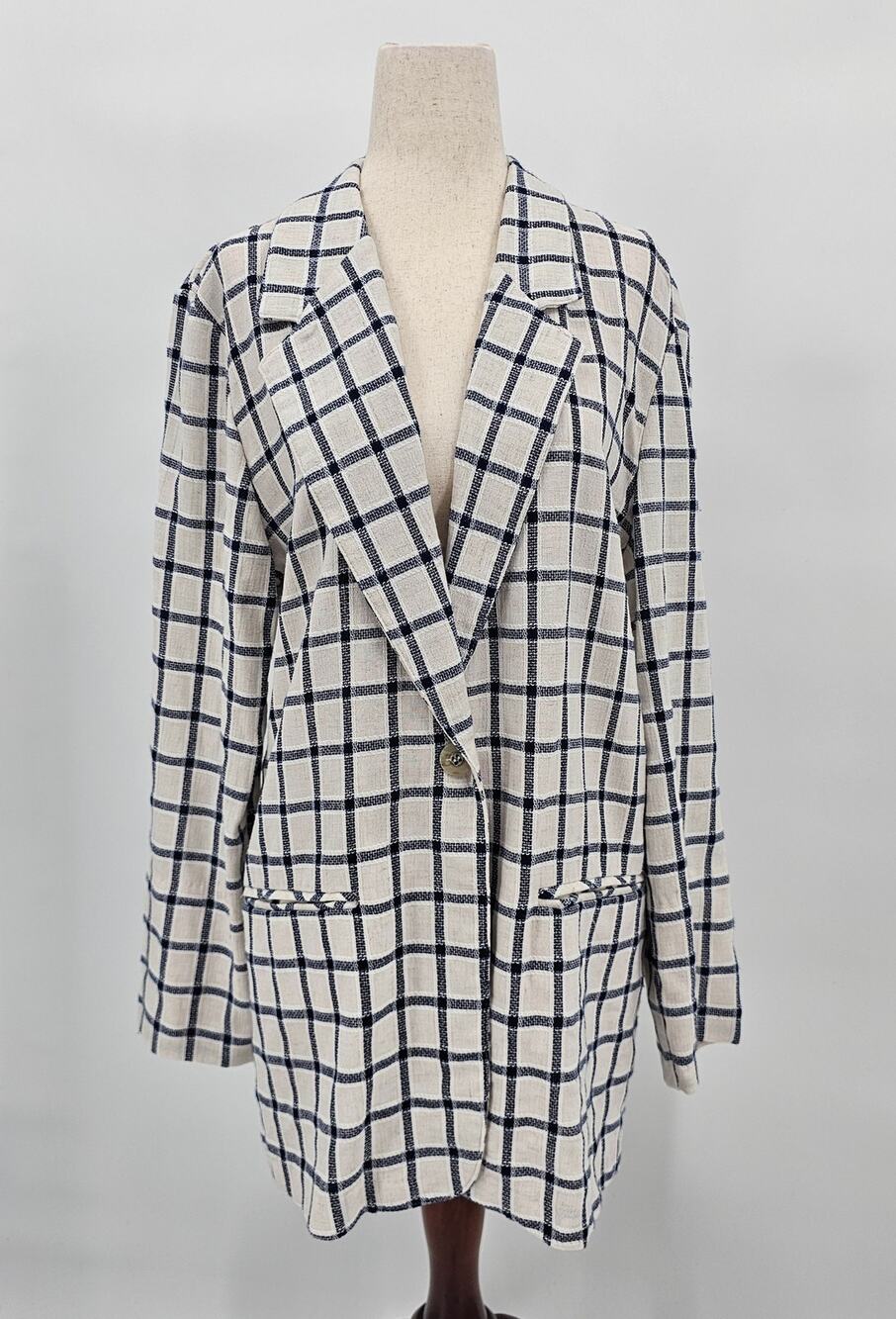 Vintage Michael Taylor Apparel Women's M Cream and Navy Plaid Blazer